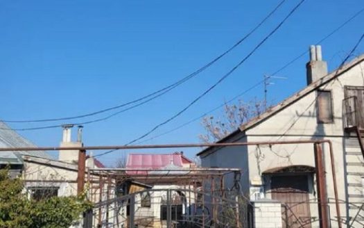 Продам два дома на участке, район Ленпоселка