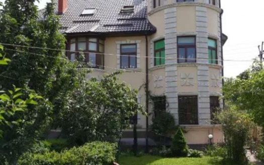 Продам дом в Лесках, ул. Придорожная, четыре уровня, 478 кв. м.