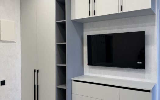 Продам квартиру 42.5 кв.м., 18/24, новый дом, жк 60-я Жемчужина.