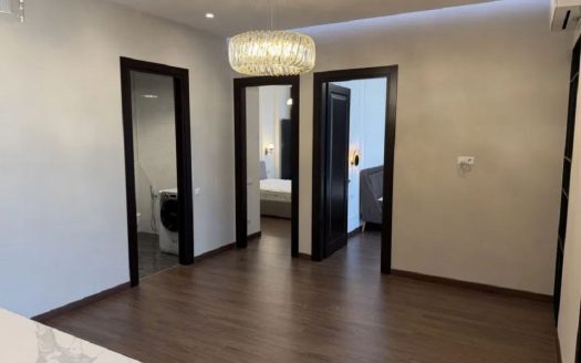 Продам квартиру 76.4 кв.м., 10/17, новый дом, жк Башня Чкалова.
