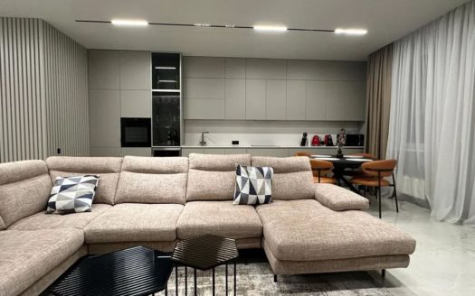 Продам квартиру 108 кв. м., 10/17, новый дом, жк Гринвуд.