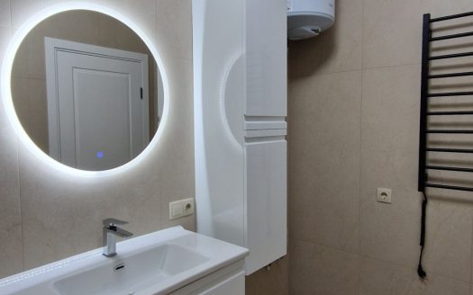 Продам квартиру 43 кв.м., 20/25, новый дом, жк 63-я Жемчужина.