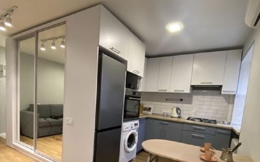 Продам квартиру 32 кв.м., 2/5, Шевченко пр./Шампанский пер.