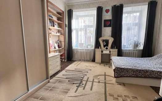 Продам квартиру 91 кв. м., 1/3, ул. Пастера/Торговая.