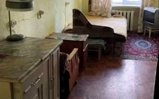 Продам комнату в коммуне 13.1 кв.м., 5/5, ул. Ак. Филатова/Варненская.