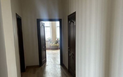Продам 3 комнатную квартиру, Мукачевский пер./Леонтовича, 6/20, 140 кв.м.