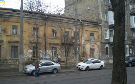 Продам под реконструкцию фасадное здание по ул. Старопортофранковская.