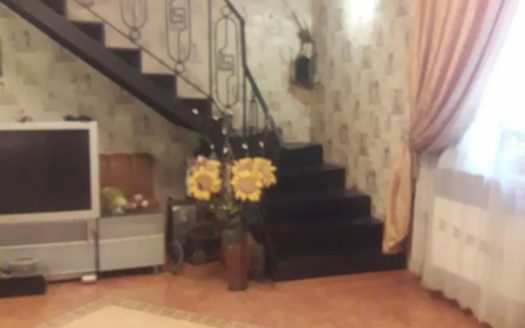 Продам двухэтажный дом в районе Большевика.