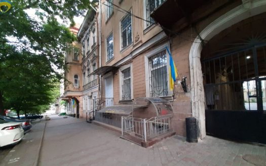 Продам фасадное помещение в самом центре города, ул. Еврейская.
