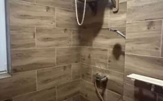 Продам двухэтажный дом в трех уровнях в районе Чубаевки.