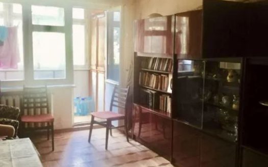 Продам квартиру 63 кв. м., 3/5, Небесной сотни пр. /13-ый трамвай.
