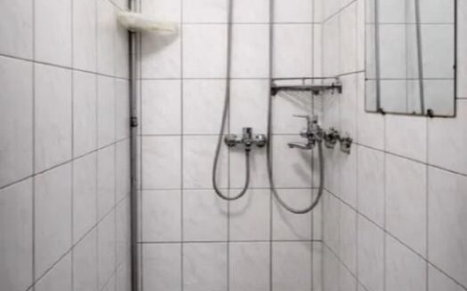 Продам комнату в коммуне 12.2 кв. м., 1/5, ул. Черноморского Казачества
