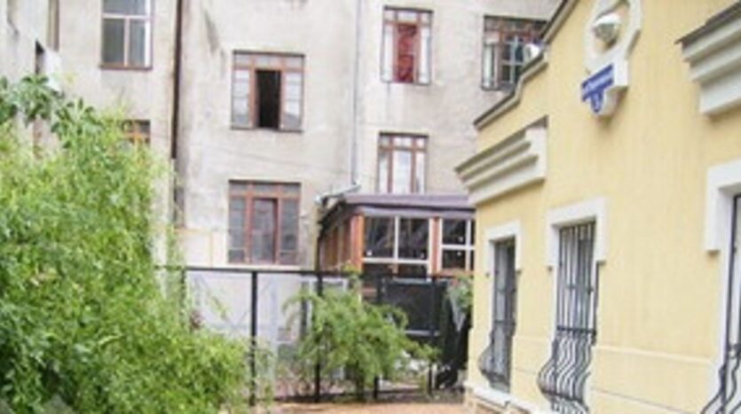 Продам двухэтажный офис с участком 3.5 сотки земли, ул. Пироговская. — фото 12