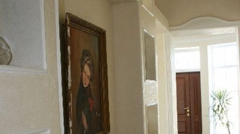 Продам двухэтажный дом 305 кв. м., Царское село-1, ул. Солнечная. — Головне фото