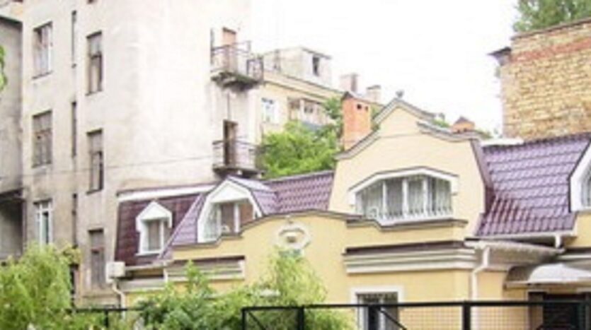Продам двухэтажный офис с участком 3.5 сотки земли, ул. Пироговская. — фото 13