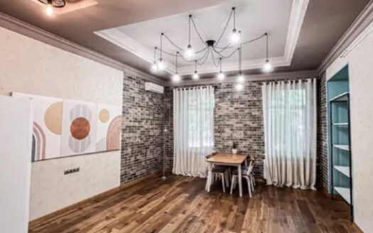 Продам квартиру 93 кв. м., 2/3, ул. Маразлиевская/парк Шевченко.