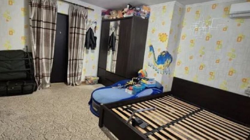Продам комнату в коммуне 18 кв.м., 9/9 ул. Давида Ойстраха/Жолио Кюри. — Головне фото