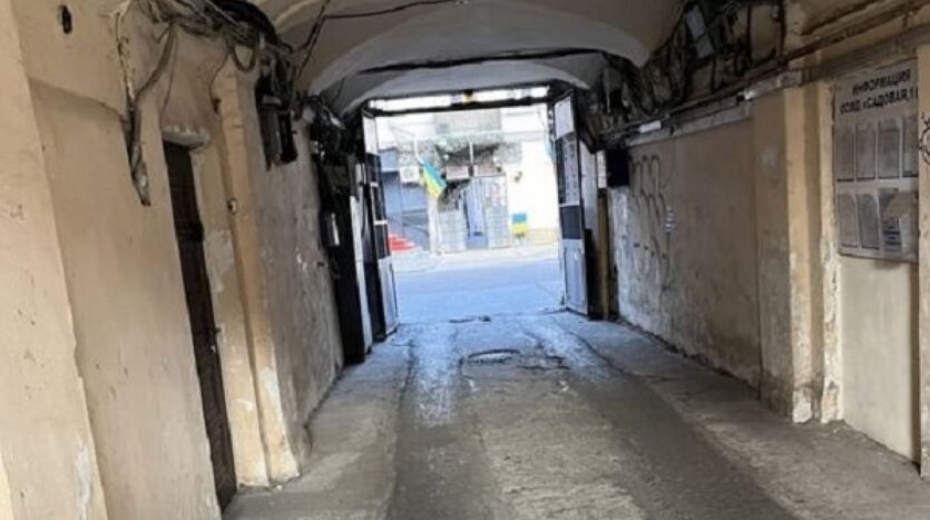 Продам 2 комнатную квартиру в историческом центре города, ул. Садовая/Соборная площадь, 2/3, 68.21 кв.м. — фото 10