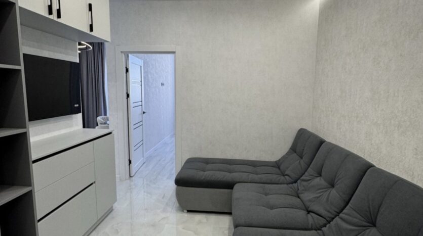 Продам квартиру 42.5 кв.м., 18/24, новый дом, жк 60-я Жемчужина. — Головне фото