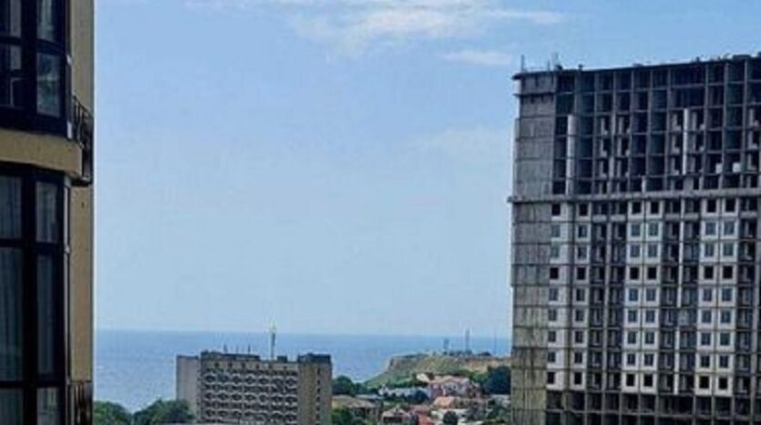 Продается 2-х комнатная  квартира общей площадью  80 м? в ЖК Аквамарин — Головне фото