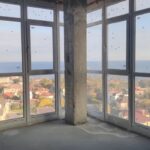 В продаже большая двухкомнатная квартира с панорамным видом в ЖК Аквамарин — фото 2