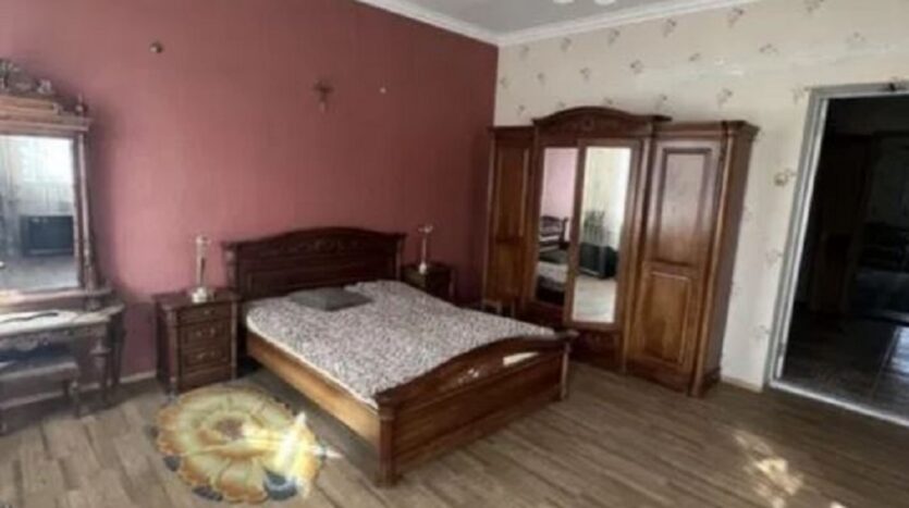Продам триповерховий будинок на селищі Шевченка — Головне фото