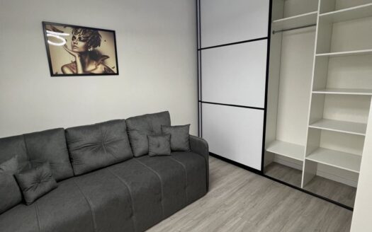 Продам квартиру 43 кв.м., 7/24, новый дом, жк 68-я Жемчужина.