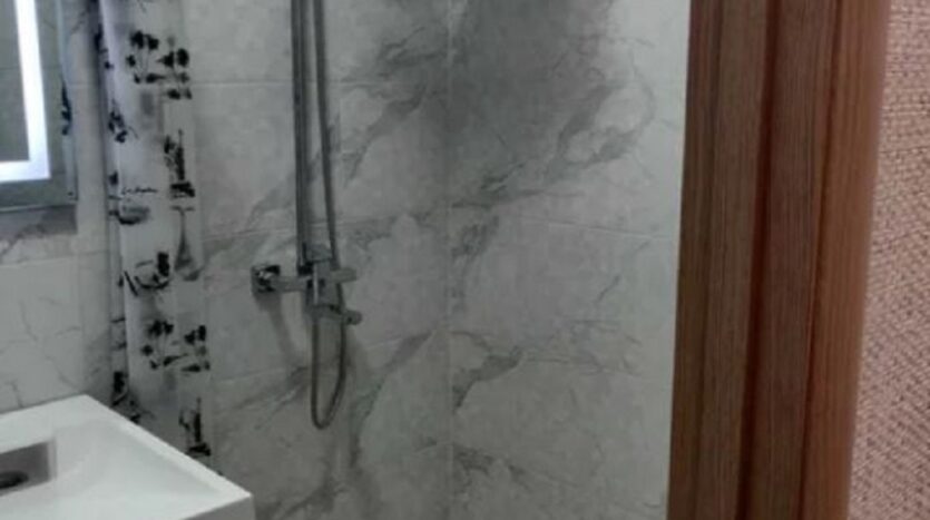 Продам квартиру - студию 30 кв.м., 2/4, новый дом, жк Золотые Столбы. — фото 4