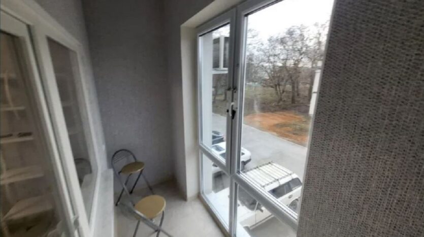 Продам квартиру - студию 30 кв.м., 2/4, новый дом, жк Золотые Столбы. — Головне фото