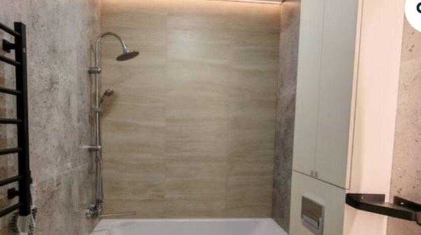 Продам квартиру 42 кв.м., 9/24, новый дом, жк 65-я Жемчужина. — Головне фото