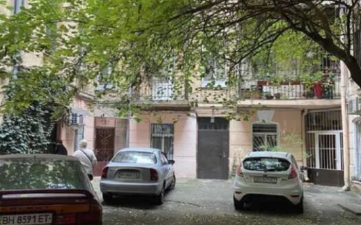 Продам 2 кімнатну квартиру, вул. Успенська/Маразлієвська.