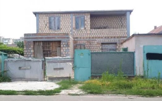 Продам двухэтажный дом на пос. Котовского, Золотой треугольник.