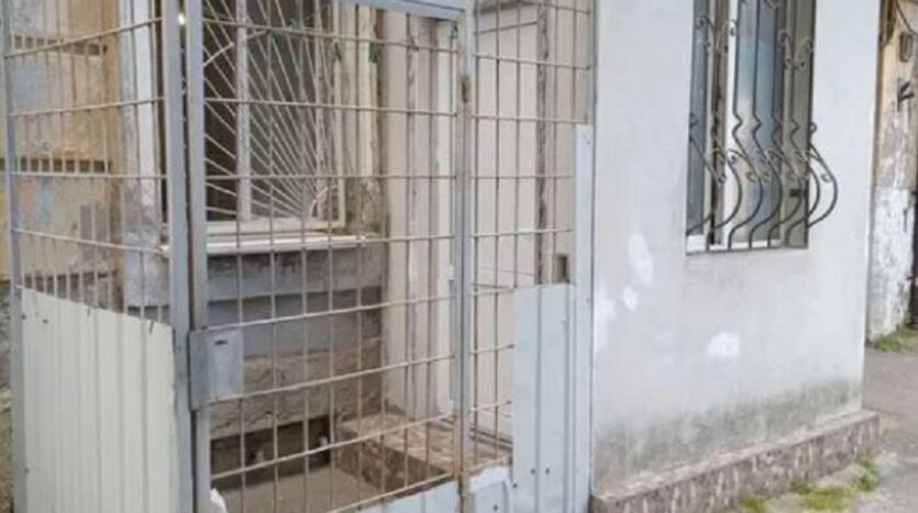 Продам квартиру 21 кв. м., 1/3, ул. Ген. Ватутина/Б. Хмельницкого. — Головне фото