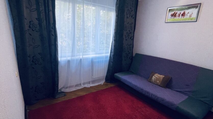 Продам квартиру 70 кв. м., 5/5, ул. Варненская/Героев Крут. — Головне фото